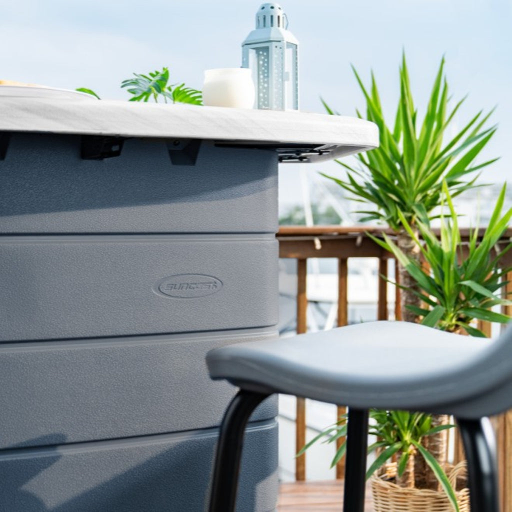 Suncast - Backyard Oasis Entertaining Bar Set (incl. 2 stools & cover)