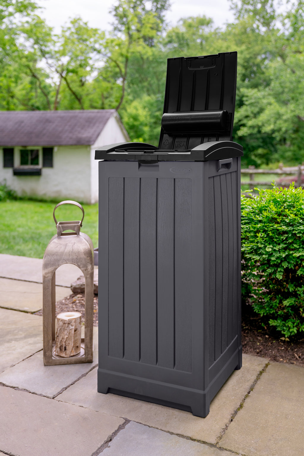 Suncast - Trash Hideaway® - Peppercorn