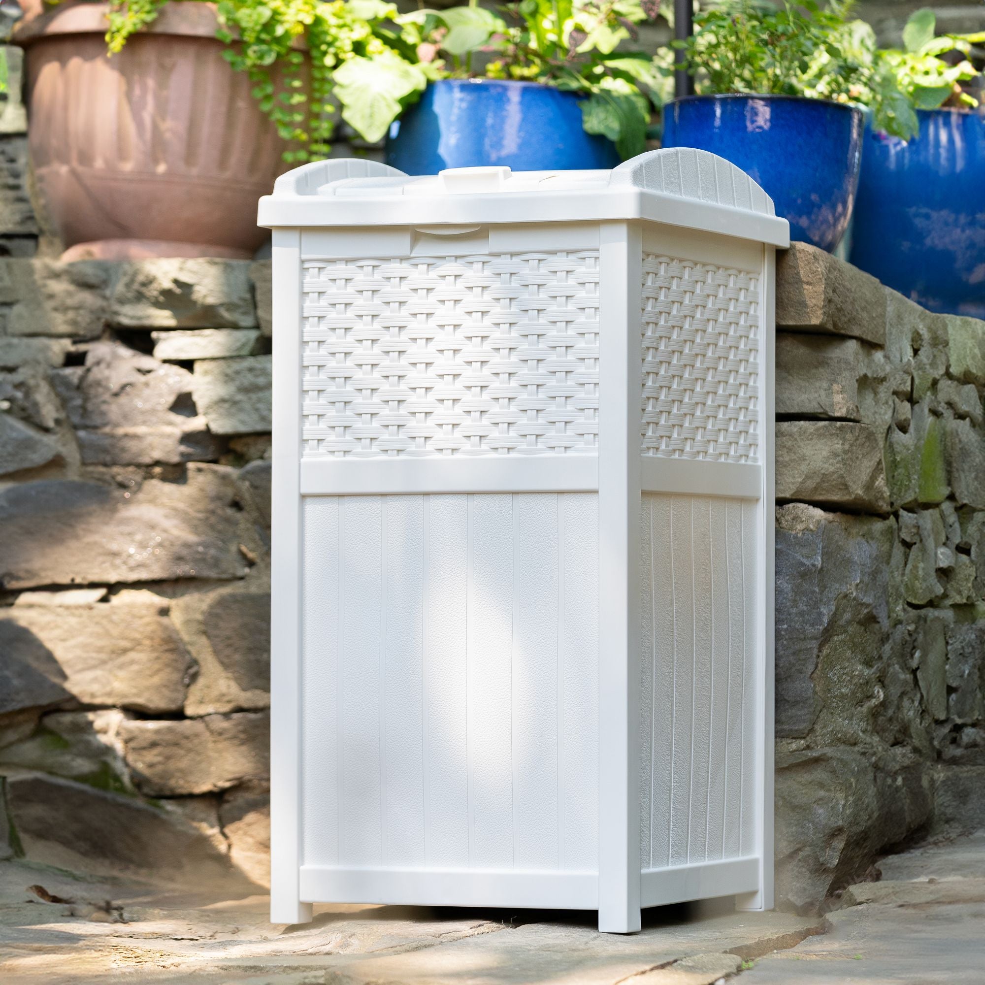 Suncast - Wicker Trash Hideaway® - White