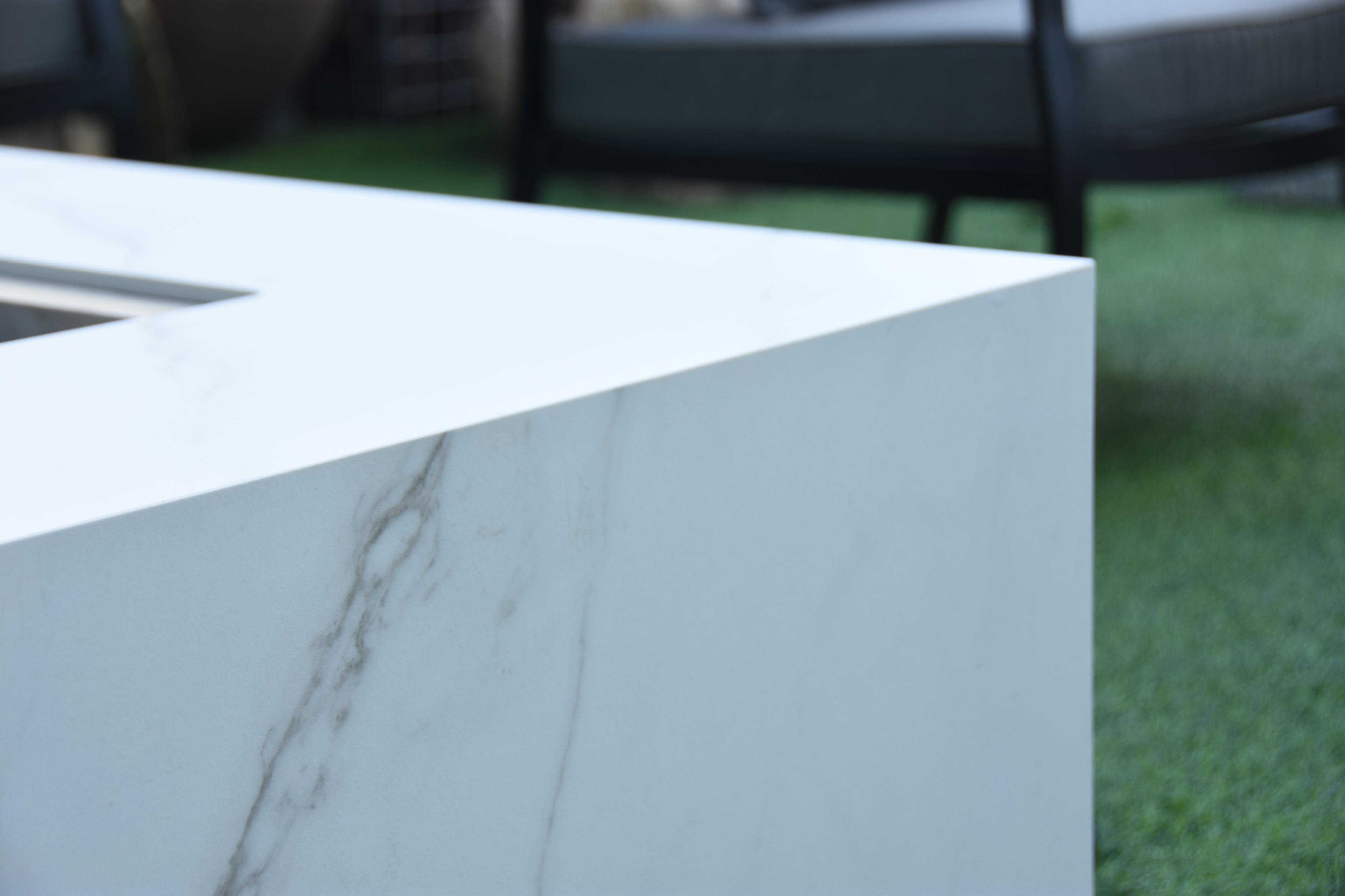 Elementi Plus - Bianco Porcelain Fire Table - White Square - Natural Gas